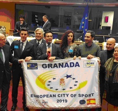 ©Ayto.Granada: Granada recoge en Bruselas la bandera que la acredita como `Ciudad Europea del Deporte